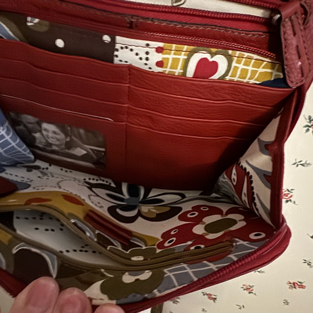 Right on Red cross body. - Picture 7 of 8
